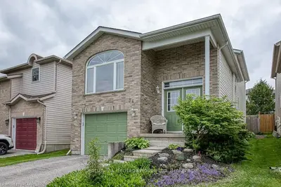 34 BRICK POND Lane, Woodstock, ON N4V 1G2