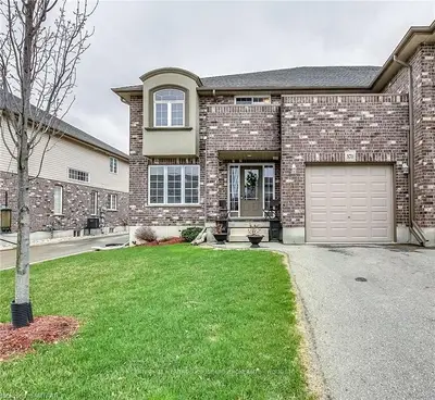 570 HUMMINGBIRD Crescent 3, Woodstock, ON N4T 0C1