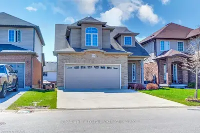 738 FRONTENAC Crescent, Woodstock, ON N4V 0B1