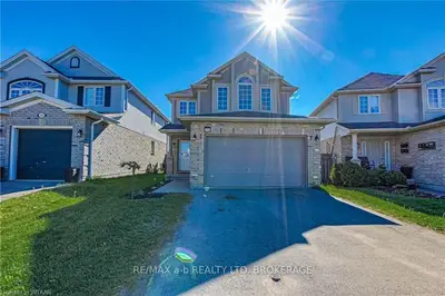 497 CUDMORE Crescent, London South, ON N6M 1M3