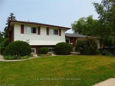 54 DORLAND Drive, Stratford, ON N5A 5C8