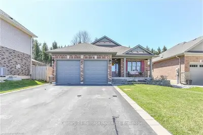 12 HOLLINGSHEAD Road, Ingersoll, ON N5C 0B4