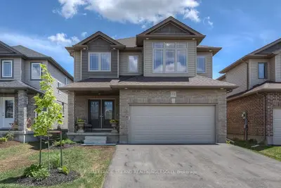 22 Moffat Avenue, Ingersoll, On N5c 0b2