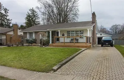 810 CAMBRIDGE Street, Woodstock, ON N4S 4V6