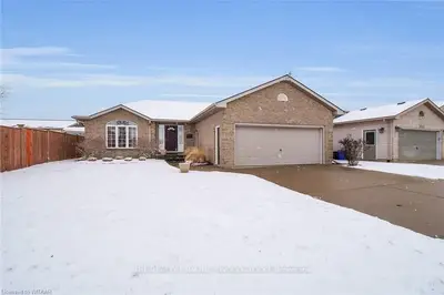 4068 CATHERINE Street, Petrolia, ON N0N 1R0