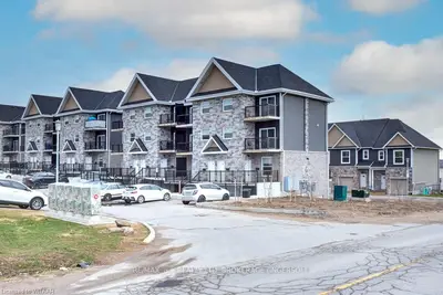 439 ATHLONE Avenue C8, Woodstock, ON N4V 0C8