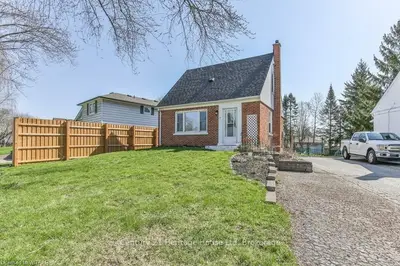 17 SOMERSET Street, Stratford, ON N5A 6K2
