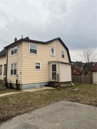19 BIDWELL Street, Tillsonburg, ON N4G 3T2