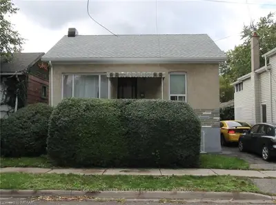 11 WOODLAND Avenue, St. Catharines, ON L2R 5A1