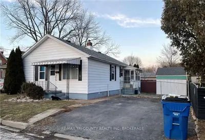 17 BEDFORD Street, Chatham-Kent, ON N7L 2V4