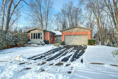 19 CHESHAM Place, Woodstock, ON N4S 4Y7