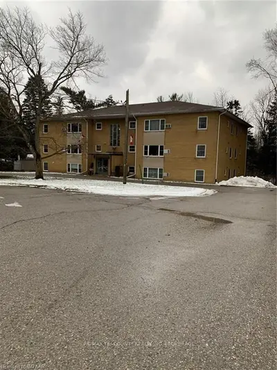 75 HALE Street 4, Tillsonburg, ON N4G 4J3