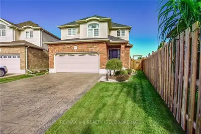 627 FRONTENAC Crescent, Woodstock, ON N4V 0B2