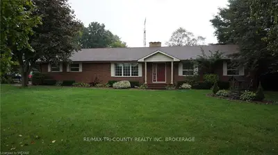 1060 LAKESHORE Road, Norfolk, ON N0E 1C0