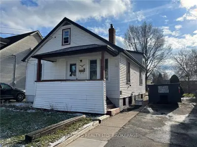 22 BELL Street, Norfolk, ON N4B 1W8