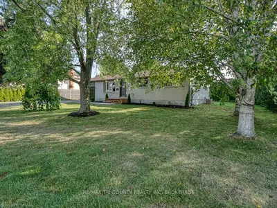 30 LOWRIE Crescent, Tillsonburg, ON N4G 4S3
