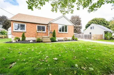 18 LINDSAY Street, Tillsonburg, ON N4G 1E7