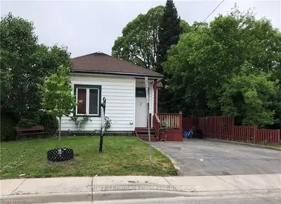 17 PEGLER Street, London East, ON N5Z 2B4