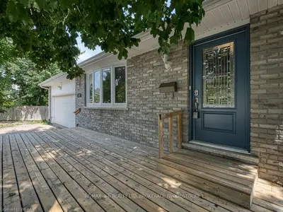 1067 CANFIELD Crescent, Woodstock, ON N4S 8P3