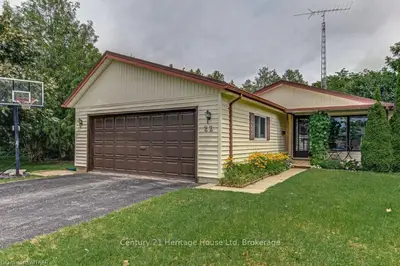 22 CAMDON Court, Tillsonburg, ON N4G 4B5