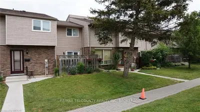 1 LAMERS Court 8, Tillsonburg, ON N4G 3S8