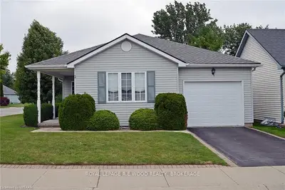 2 WILKINS Crescent, Tillsonburg, ON N4G 5M5