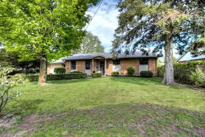 34 Charlotte Avenue, Tillsonburg, ON N4G 4C3
