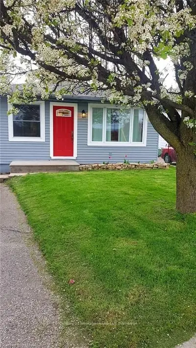 122 EAST PARK Drive, Woodstock, ON N4S 3N2