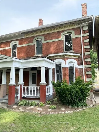 38 VANSITTART Avenue, Woodstock, ON N4S 6E2