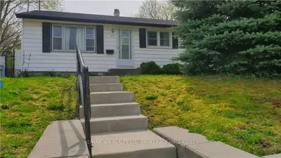 215 CHARLES Street W, Ingersoll, ON N5C 2M4