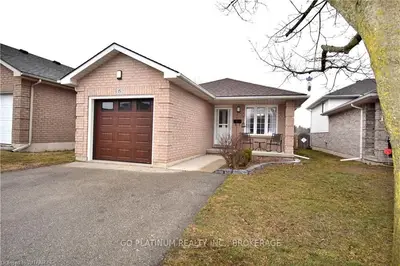 15 KARA Lane, Tillsonburg, ON N4G 5M3