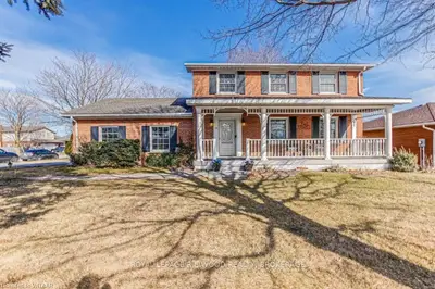22 MAPLE Lane, Tillsonburg, ON N4G 2Y7