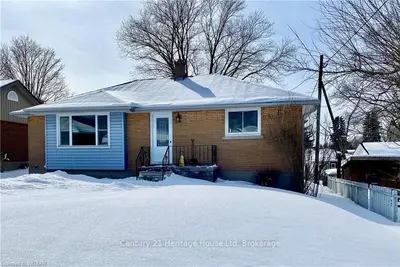 8 DOUGALL Street, South-West Oxford, ON N4S 7V6
