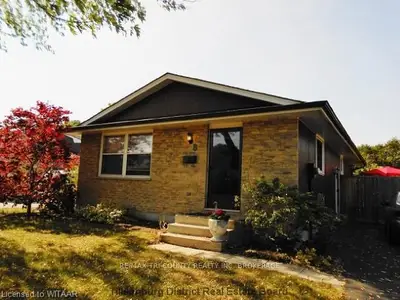 8 Centennial Avenue, Tillsonburg, On N4g 4r6