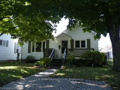 9 Denton Avenue, Tillsonburg, On N4g 3w4