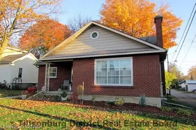9 Wolf Street, Tillsonburg, On N4g 1s2