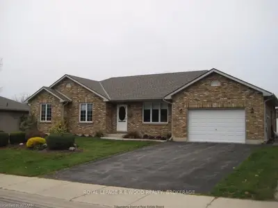 28 Woodside Drive, Tillsonburg, On N4g 5s8