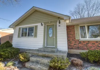 11 Parkside Drive, Tillsonburg, On N4g 4a1