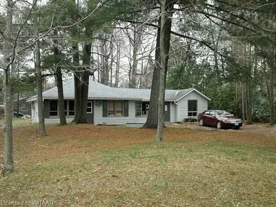 9676 Maylard Avenue, Lambton Shores, On N0n 1j3