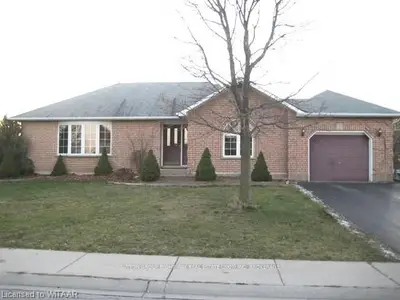 3 Mary Street, Tillsonburg, On N4g 5m2