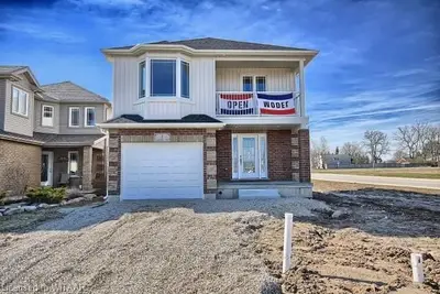 1 Langrell Avenue, Tillsonburg, On N4g 5x7