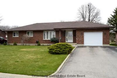 24 Fernwood Drive, Tillsonburg, On N4g 4z7