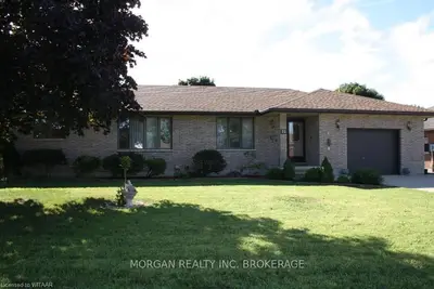 32 Fernwood Drive, Tillsonburg, On N4g 4z7