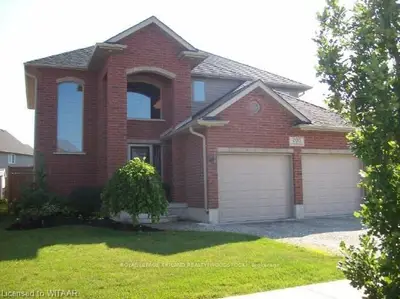 205 Kingfisher Avenue, Woodstock, On N4t 0r3