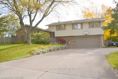 105 Glenn Avenue N, South-west Oxford, On N4s 7v6