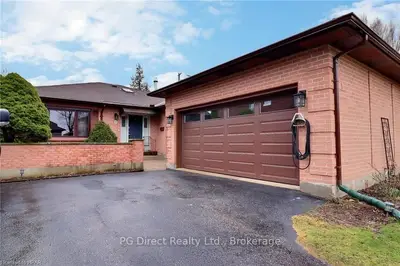 27 Green Hedge Lane 1, London North, On N6h 4y6
