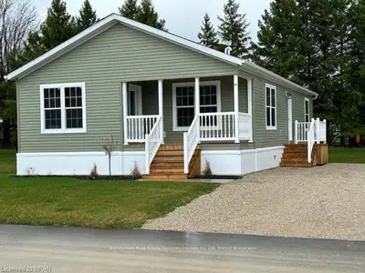 Detached in West Grey