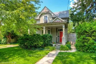 22 Byron Avenue E, London South, On N6c 1c5