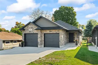 Detached in Huron East