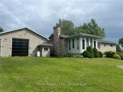 Detached in North Huron